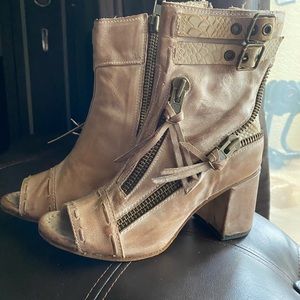 FREEBIRD Zombie booties *ONLY  WORN TWICE *